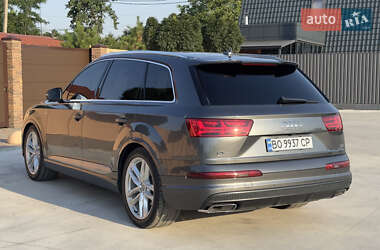 Внедорожник / Кроссовер Audi Q7 2016 в 