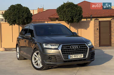 Внедорожник / Кроссовер Audi Q7 2016 в 