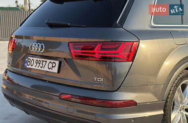 Внедорожник / Кроссовер Audi Q7 2016 в 