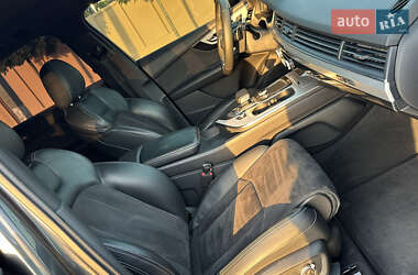 Внедорожник / Кроссовер Audi Q7 2016 в 
