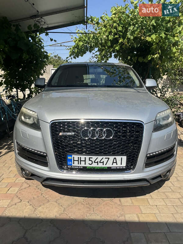 Внедорожник / Кроссовер Audi Q7 2013 в 
