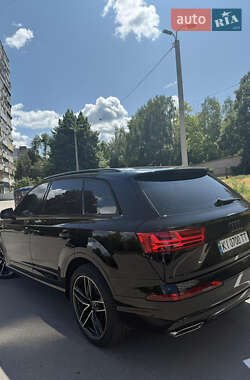 Внедорожник / Кроссовер Audi Q7 2018 в 