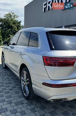 Внедорожник / Кроссовер Audi Q7 2017 в 