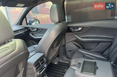 Внедорожник / Кроссовер Audi Q7 2017 в 