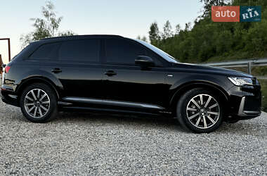 Внедорожник / Кроссовер Audi Q7 2021 в 