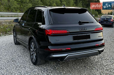 Внедорожник / Кроссовер Audi Q7 2021 в 