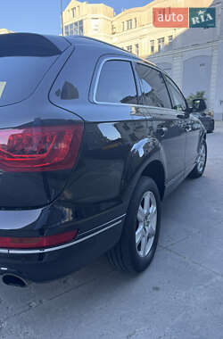 Внедорожник / Кроссовер Audi Q7 2015 в 