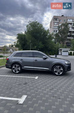 Внедорожник / Кроссовер Audi Q7 2023 в 