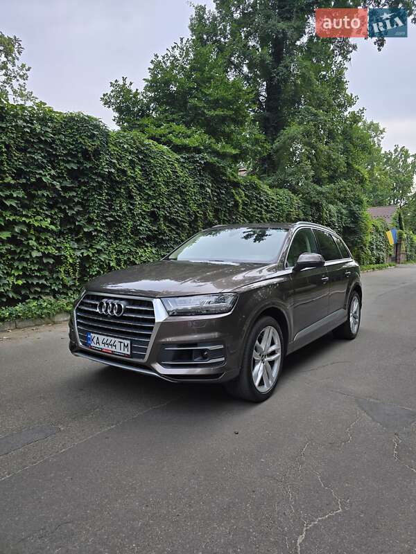 Позашляховик / Кросовер Audi Q7 2016 в Києві