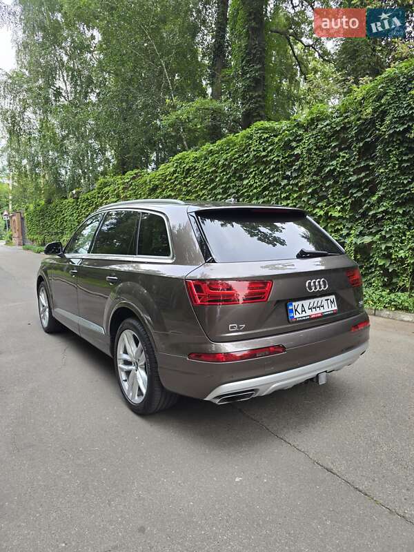 Позашляховик / Кросовер Audi Q7 2016 в Києві