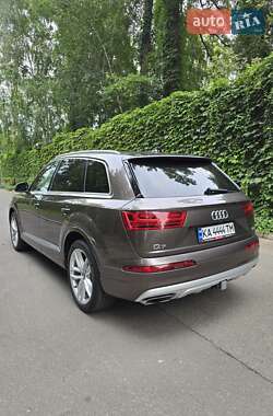 Внедорожник / Кроссовер Audi Q7 2016 в 