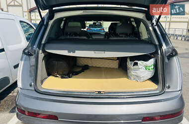 Внедорожник / Кроссовер Audi Q7 2010 в 