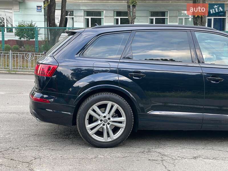 Позашляховик / Кросовер Audi Q7 2017 в Києві