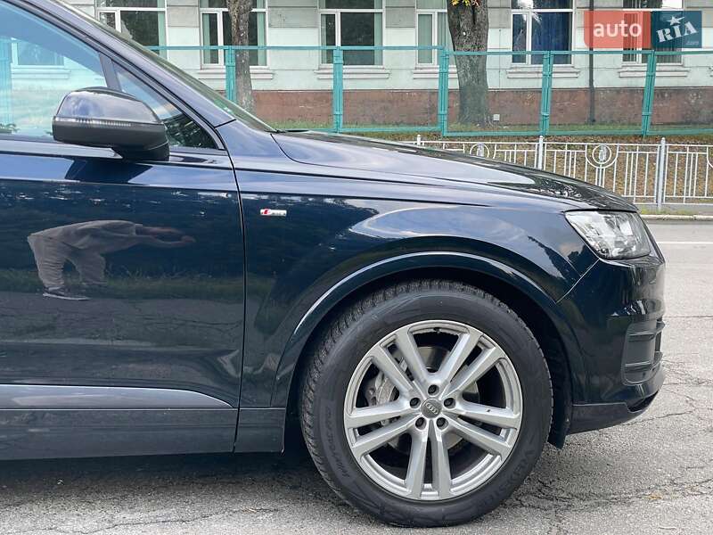 Позашляховик / Кросовер Audi Q7 2017 в Києві