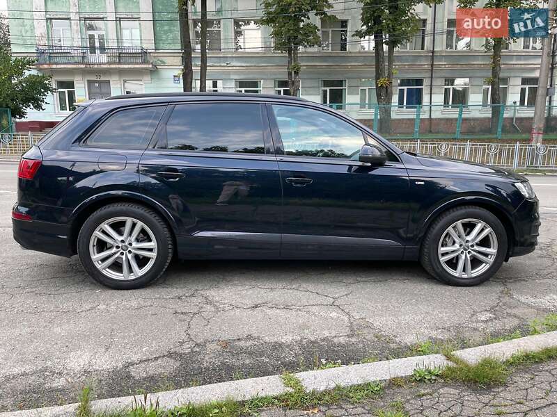 Позашляховик / Кросовер Audi Q7 2017 в Києві