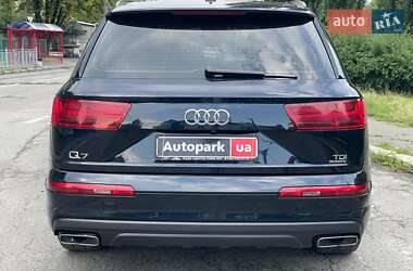 Внедорожник / Кроссовер Audi Q7 2017 в 