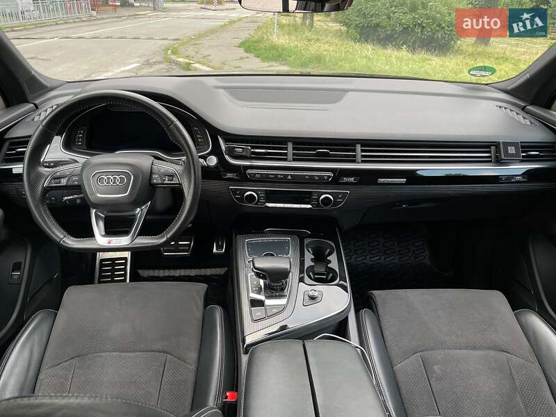 Позашляховик / Кросовер Audi Q7 2017 в Києві