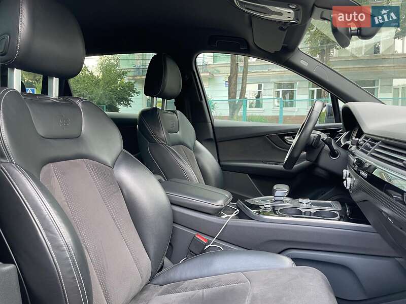 Позашляховик / Кросовер Audi Q7 2017 в Києві