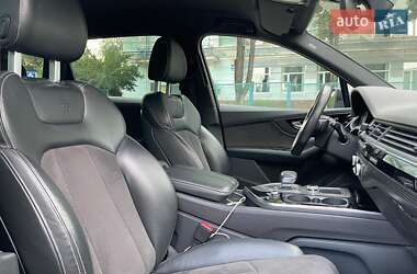 Внедорожник / Кроссовер Audi Q7 2017 в 
