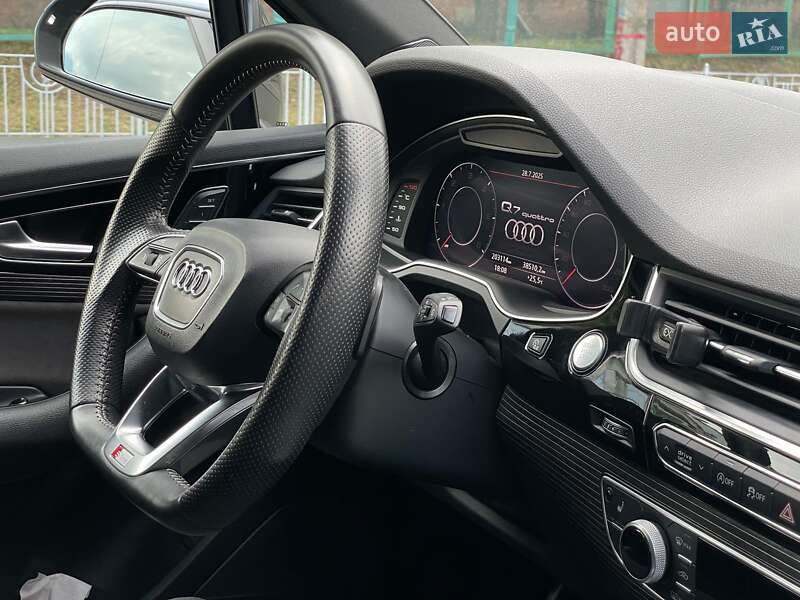 Позашляховик / Кросовер Audi Q7 2017 в Києві