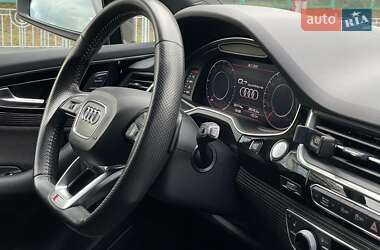 Внедорожник / Кроссовер Audi Q7 2017 в 