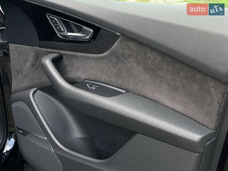 Позашляховик / Кросовер Audi Q7 2017 в Києві