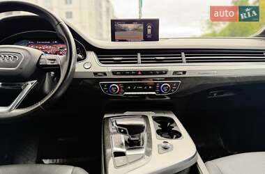 Внедорожник / Кроссовер Audi Q7 2016 в 
