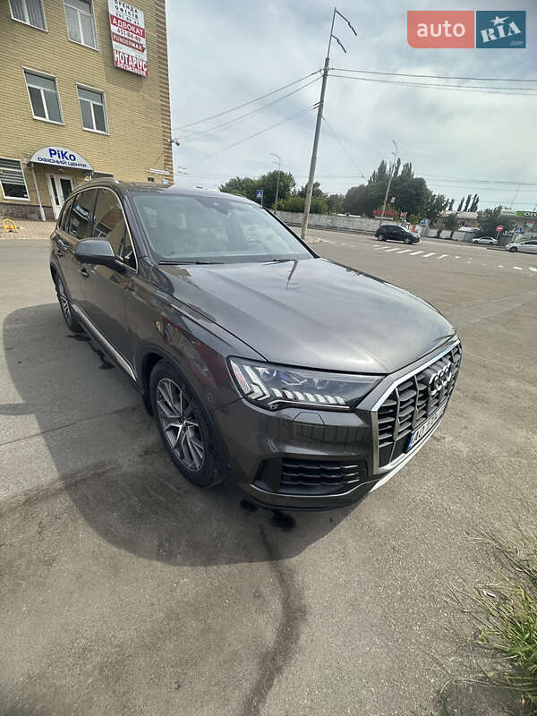 Позашляховик / Кросовер Audi Q7 2020 в Києві