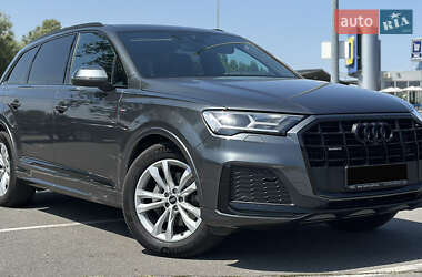 Внедорожник / Кроссовер Audi Q7 2022 в 