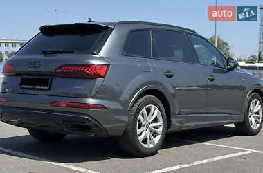 Внедорожник / Кроссовер Audi Q7 2022 в 