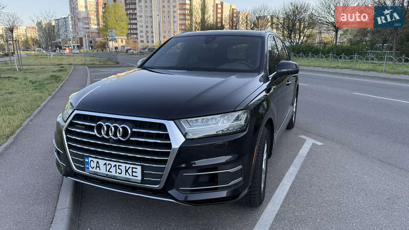 Внедорожник / Кроссовер Audi Q7 2016 в 