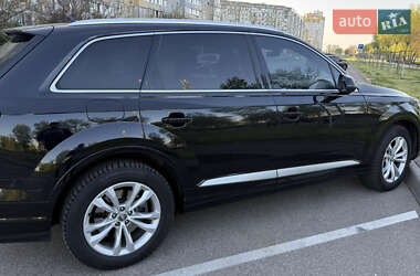 Внедорожник / Кроссовер Audi Q7 2016 в 