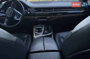 Внедорожник / Кроссовер Audi Q7 2016 в 