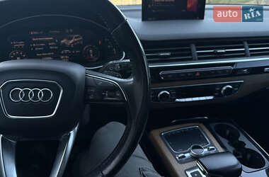Внедорожник / Кроссовер Audi Q7 2016 в 