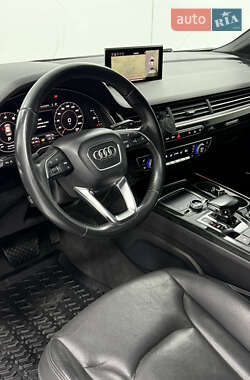 Внедорожник / Кроссовер Audi Q7 2017 в 