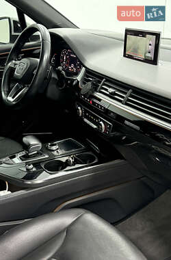 Внедорожник / Кроссовер Audi Q7 2017 в 
