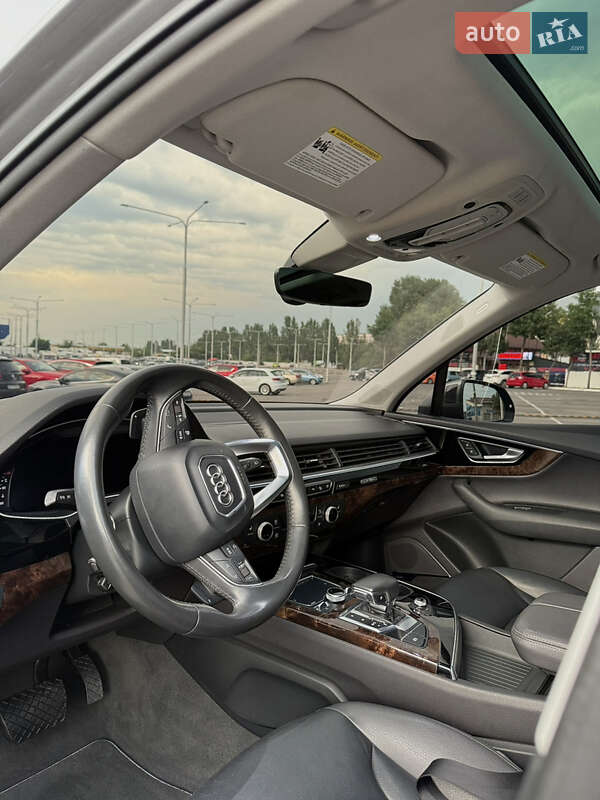 Позашляховик / Кросовер Audi Q7 2017 в Дніпрі