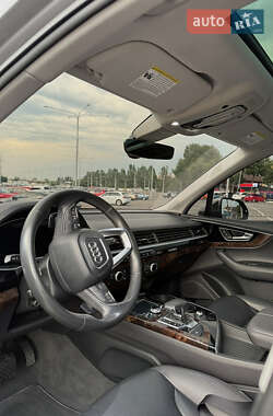 Внедорожник / Кроссовер Audi Q7 2017 в 