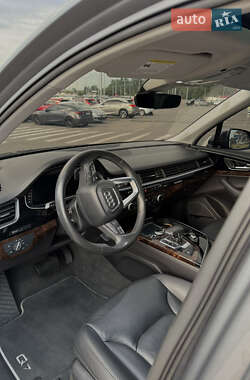 Внедорожник / Кроссовер Audi Q7 2017 в 