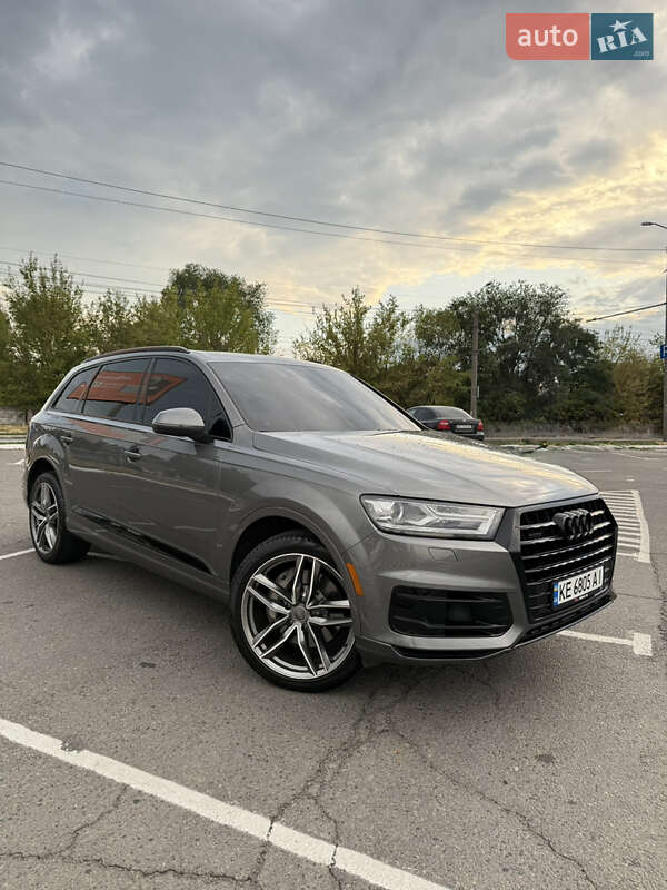Внедорожник / Кроссовер Audi Q7 2017 в 
