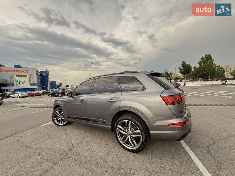 Позашляховик / Кросовер Audi Q7 2017 в Дніпрі