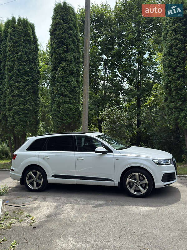 Внедорожник / Кроссовер Audi Q7 2017 в Ровно