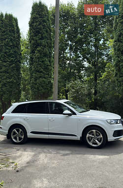 Внедорожник / Кроссовер Audi Q7 2017 в 