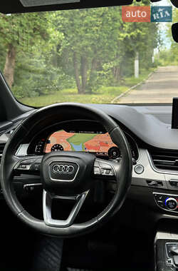 Внедорожник / Кроссовер Audi Q7 2017 в 