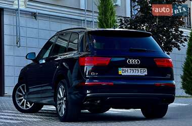 Внедорожник / Кроссовер Audi Q7 2017 в 