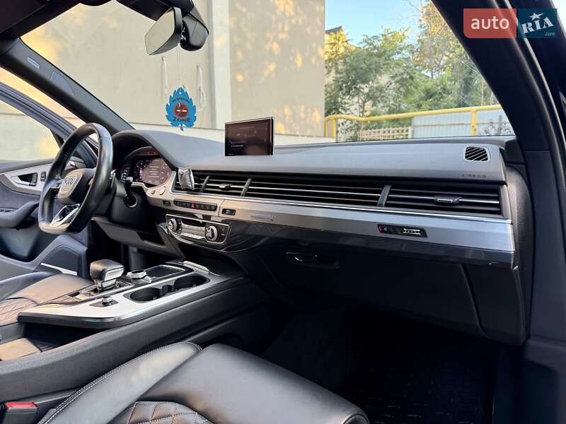 Позашляховик / Кросовер Audi Q7 2017 в Одесі