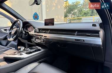 Внедорожник / Кроссовер Audi Q7 2017 в 