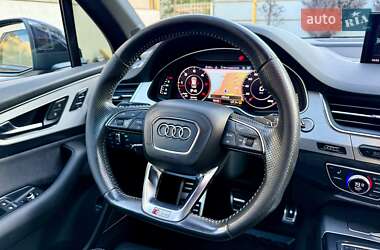 Внедорожник / Кроссовер Audi Q7 2017 в 