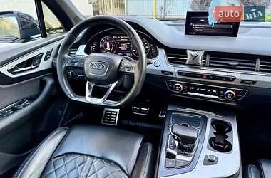 Внедорожник / Кроссовер Audi Q7 2017 в 