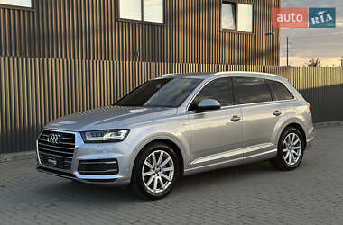 Внедорожник / Кроссовер Audi Q7 2015 в 